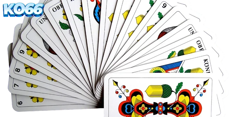 Cận cảnh các quân bài tứ sắc với bốn màu sắc đặc trưng trên bàn cược
